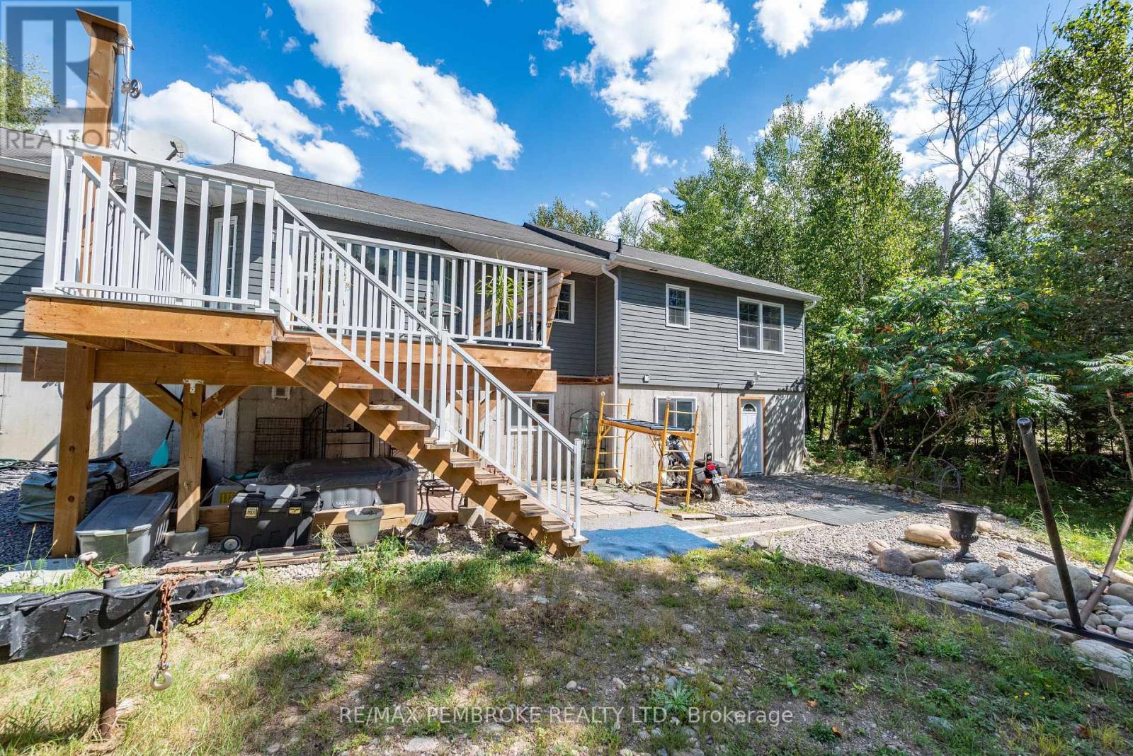 625 Forest Park Road, Laurentian Valley, Ontario  K8A 6W2 - Photo 36 - X12382584