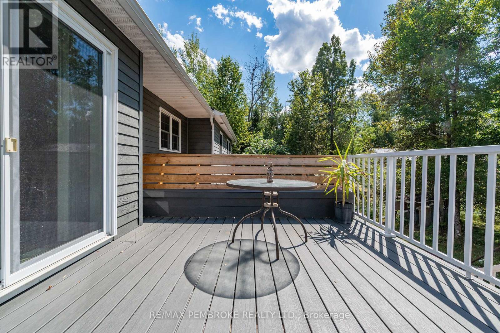 625 Forest Park Road, Laurentian Valley, Ontario  K8A 6W2 - Photo 38 - X12382584