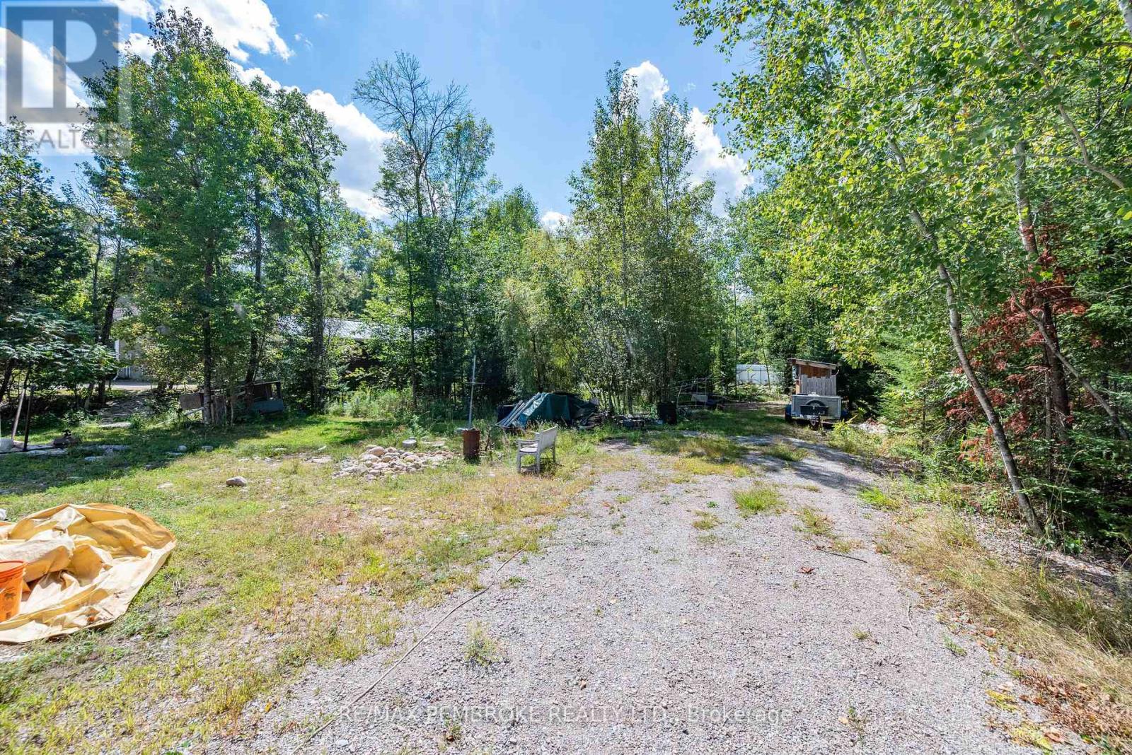 625 Forest Park Road, Laurentian Valley, Ontario  K8A 6W2 - Photo 41 - X12382584