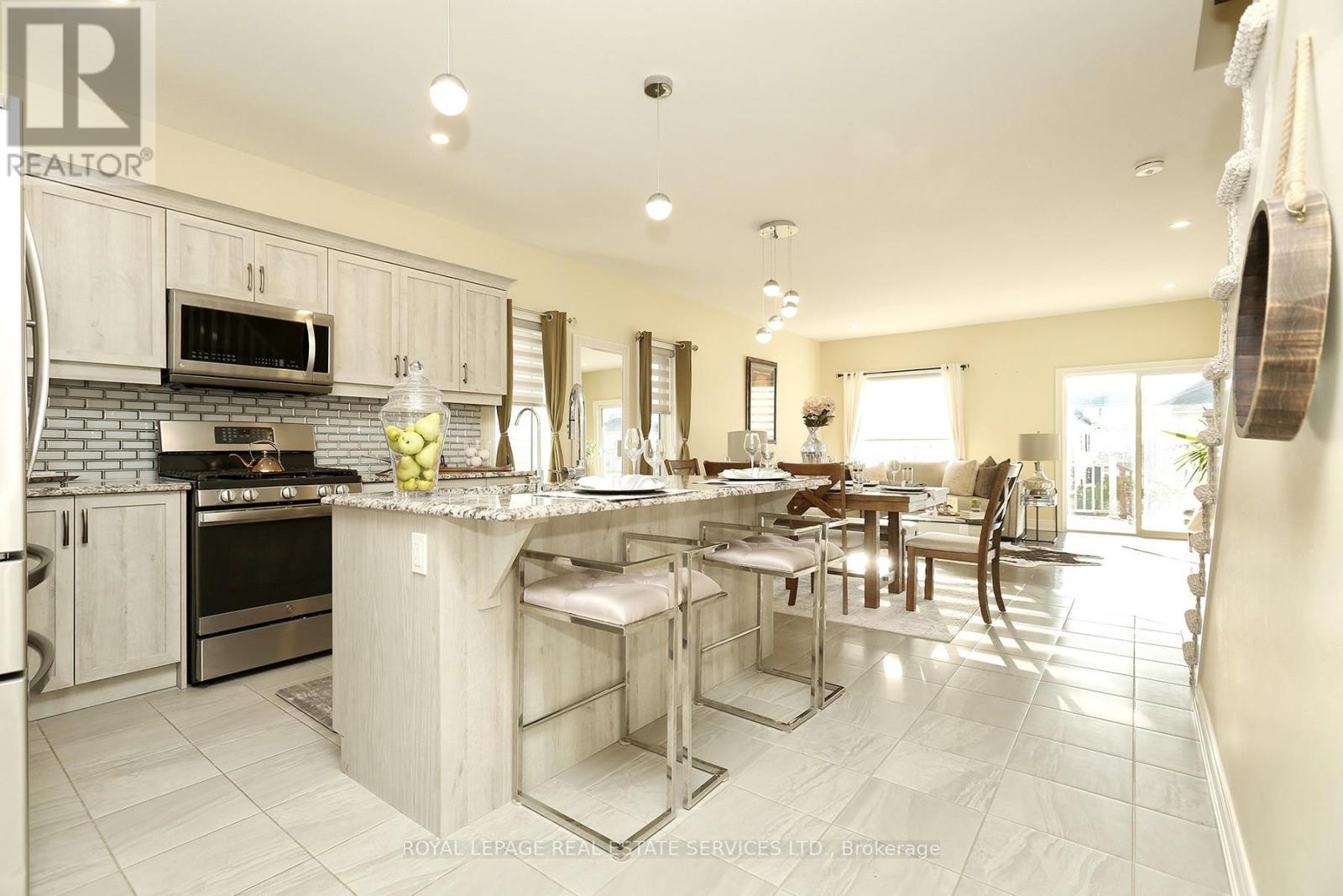 869 Burwell Street, Fort Erie, Ontario  L2A 1N1 - Photo 4 - X12382565