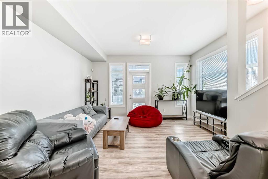 19639 42 Street Se, Calgary, Alberta  T3M 3A6 - Photo 3 - A2253089