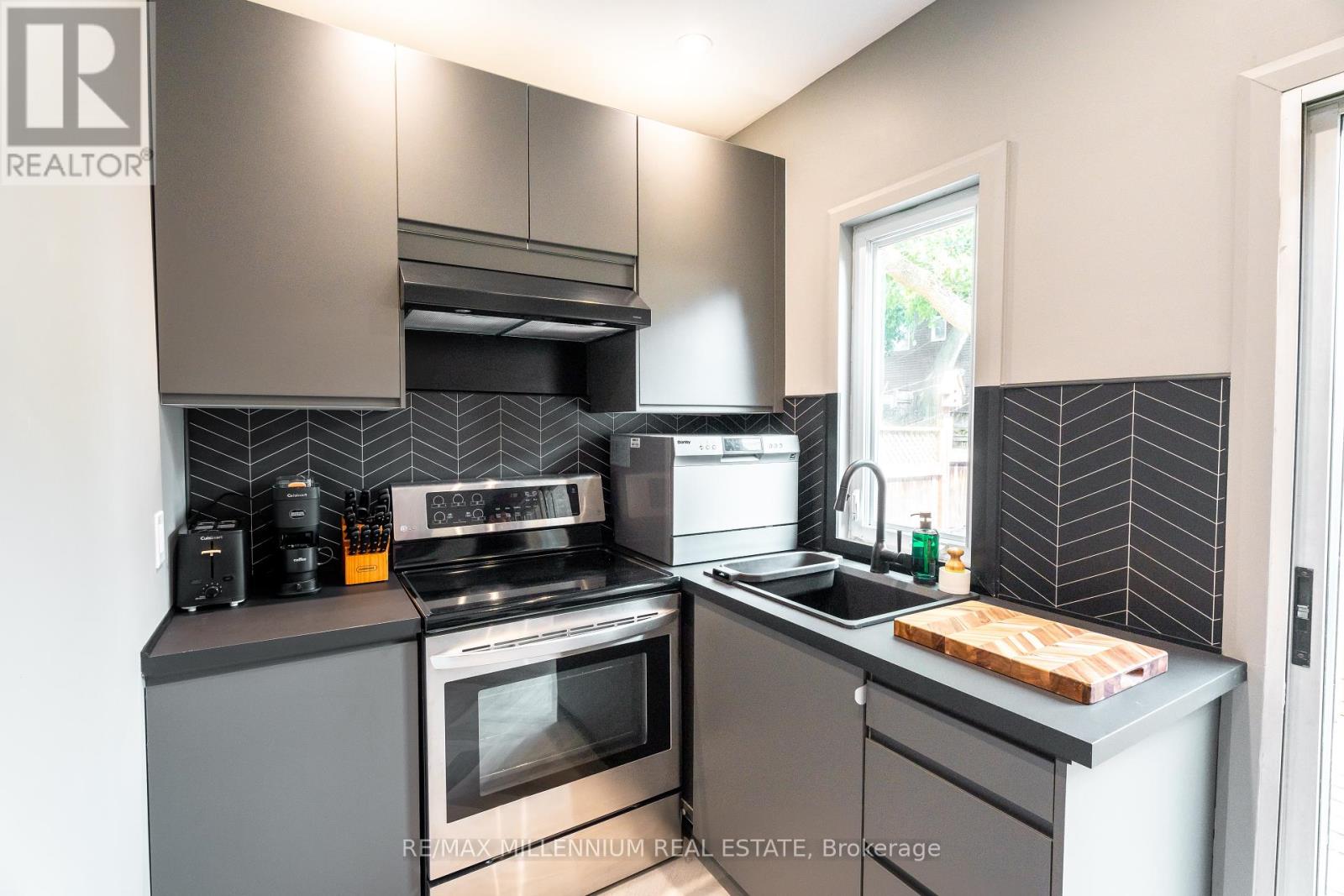 Main - 797 Pape Avenue, Toronto, Ontario  M4K 3T2 - Photo 9 - E12382587