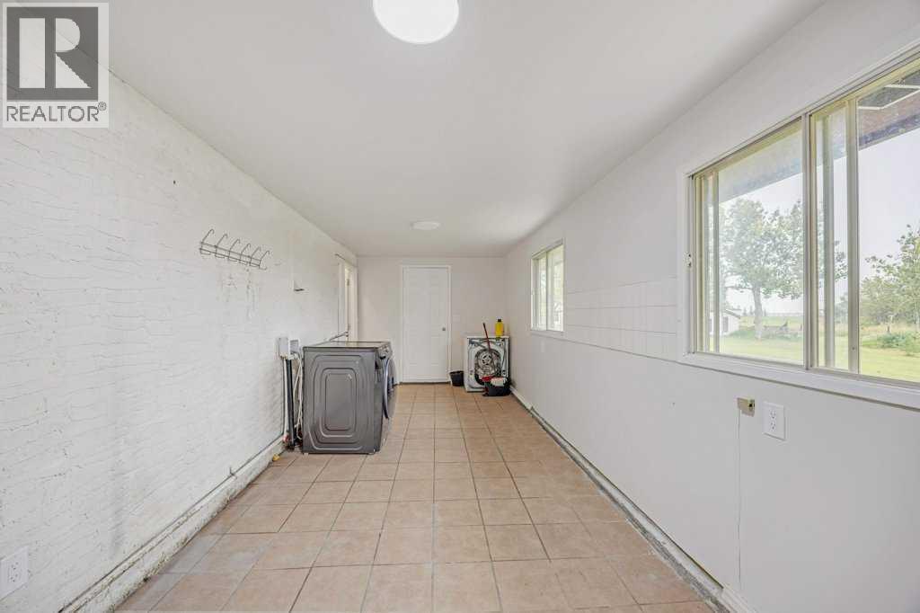 40 Pleasant Range Place, Rural Rocky View County, Alberta  T2H 1Y4 - Photo 33 - A2254174