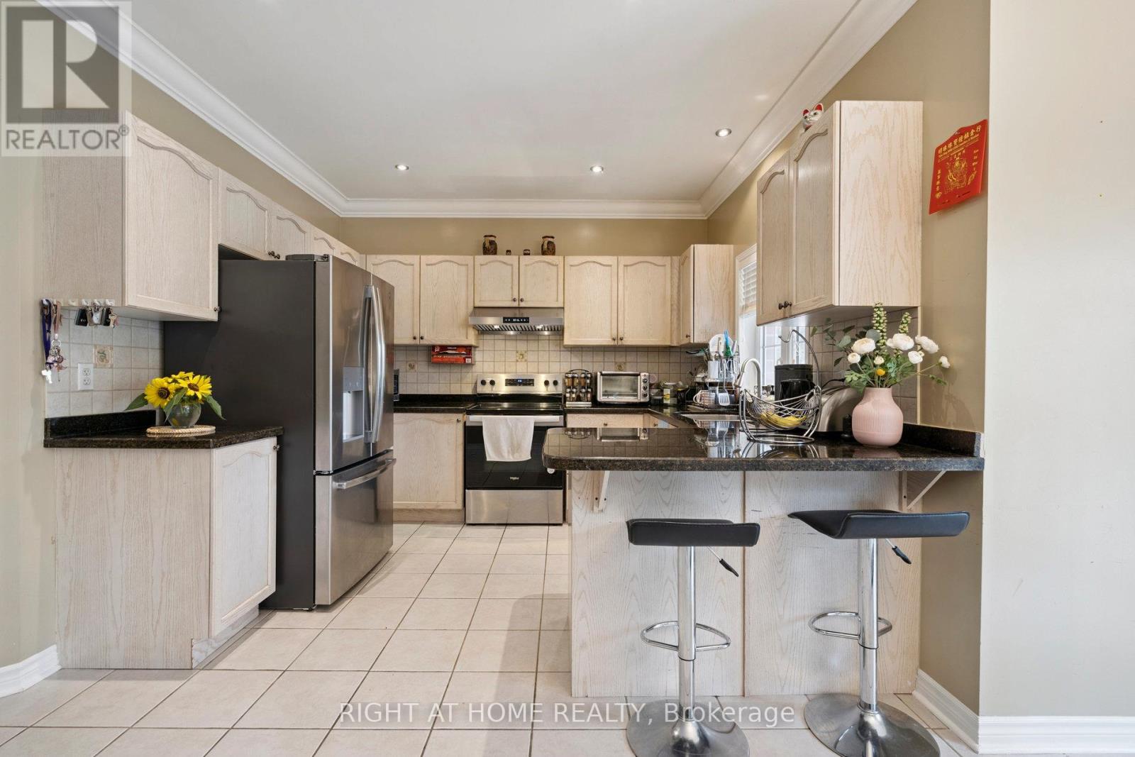 806 White Clover Way, Mississauga, Ontario  L5V 3C5 - Photo 10 - W12382594