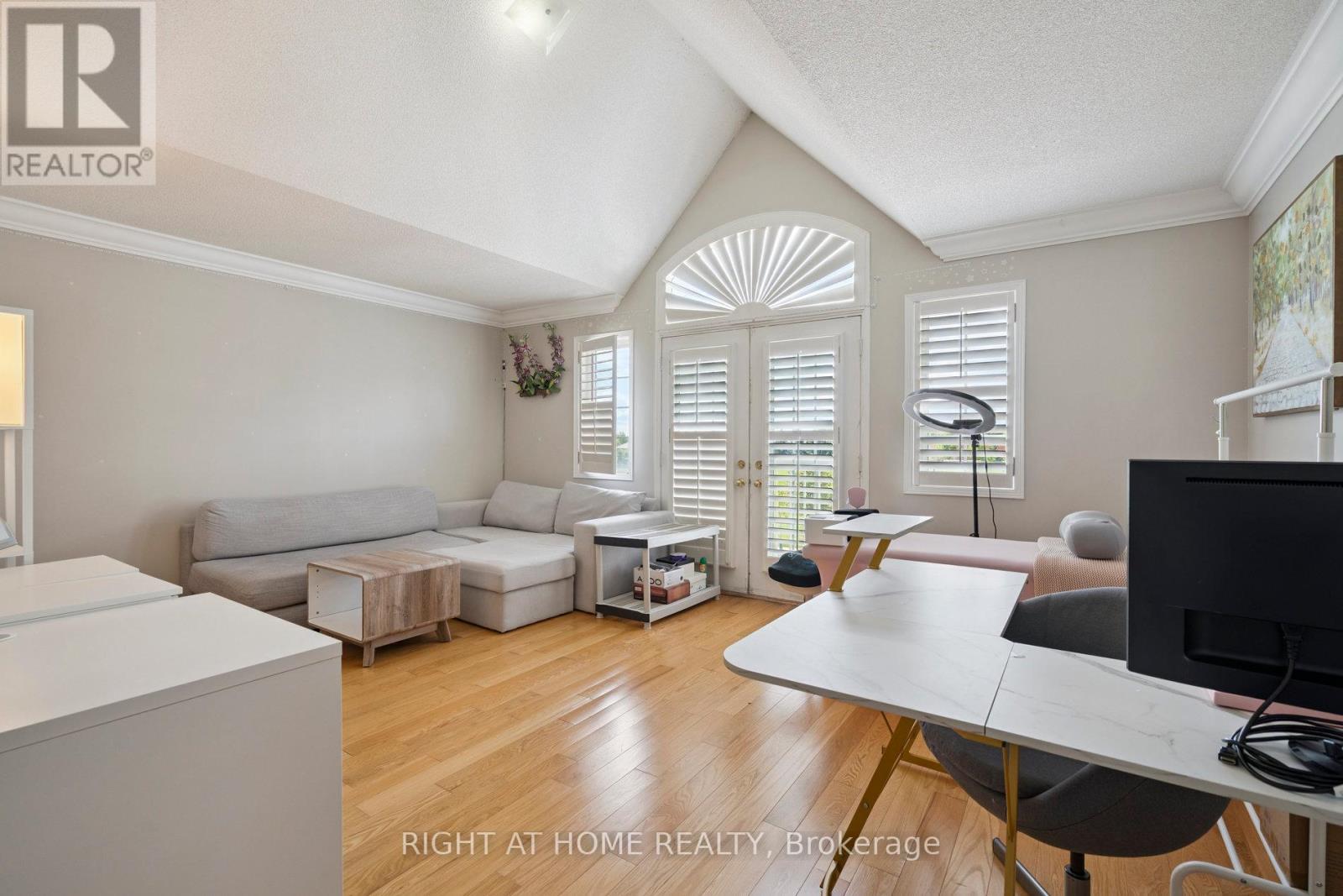 806 White Clover Way, Mississauga, Ontario  L5V 3C5 - Photo 16 - W12382594