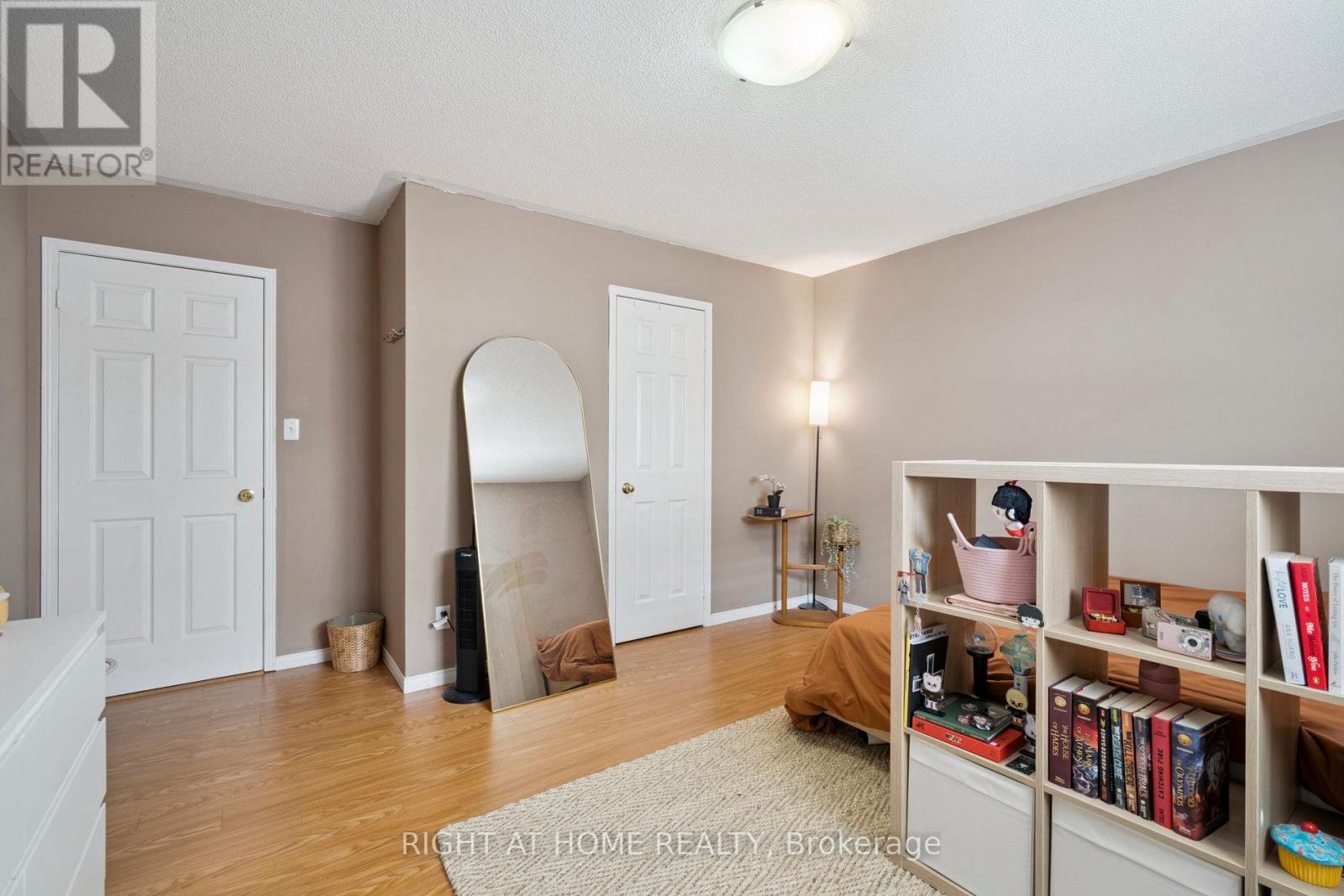 806 White Clover Way, Mississauga, Ontario  L5V 3C5 - Photo 19 - W12382594