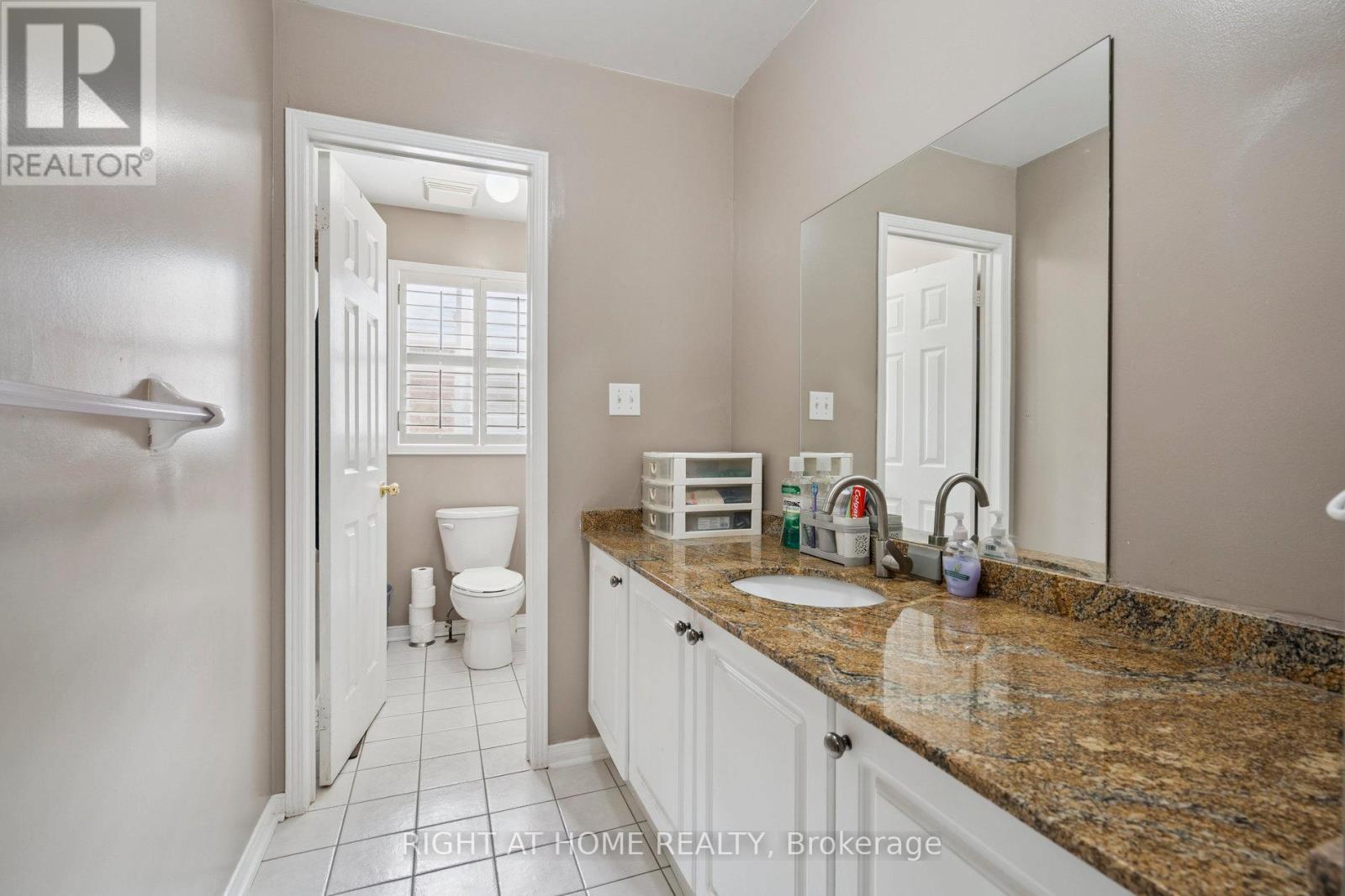 806 White Clover Way, Mississauga, Ontario  L5V 3C5 - Photo 23 - W12382594