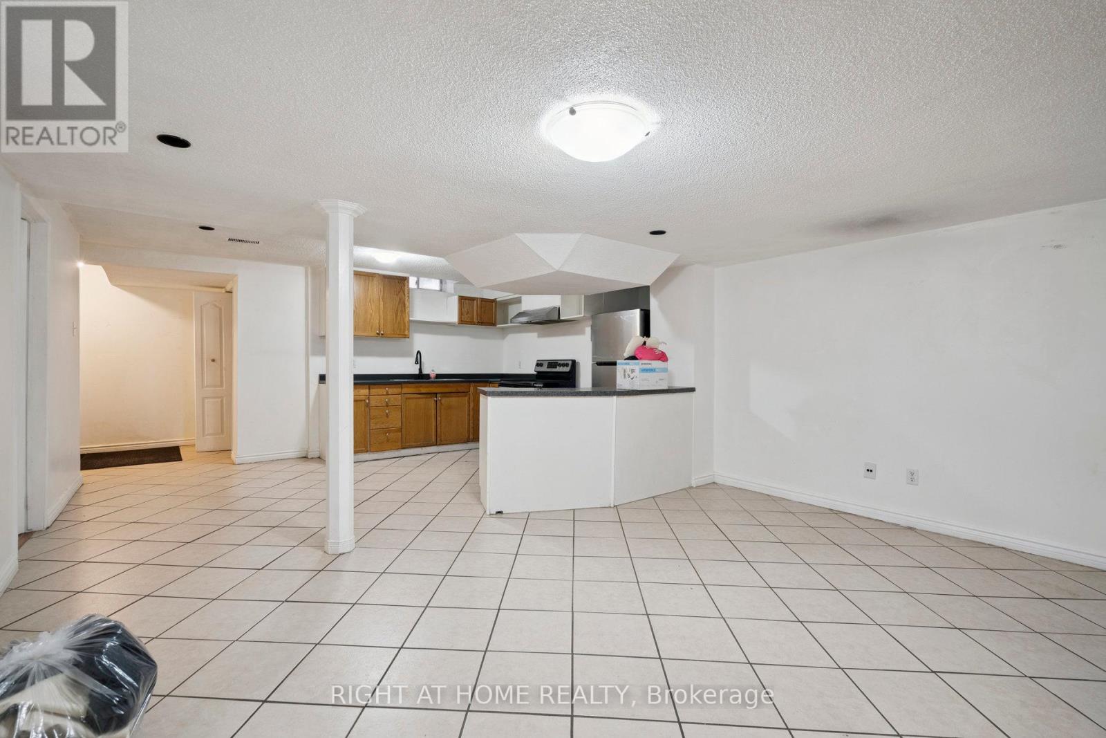 806 White Clover Way, Mississauga, Ontario  L5V 3C5 - Photo 24 - W12382594