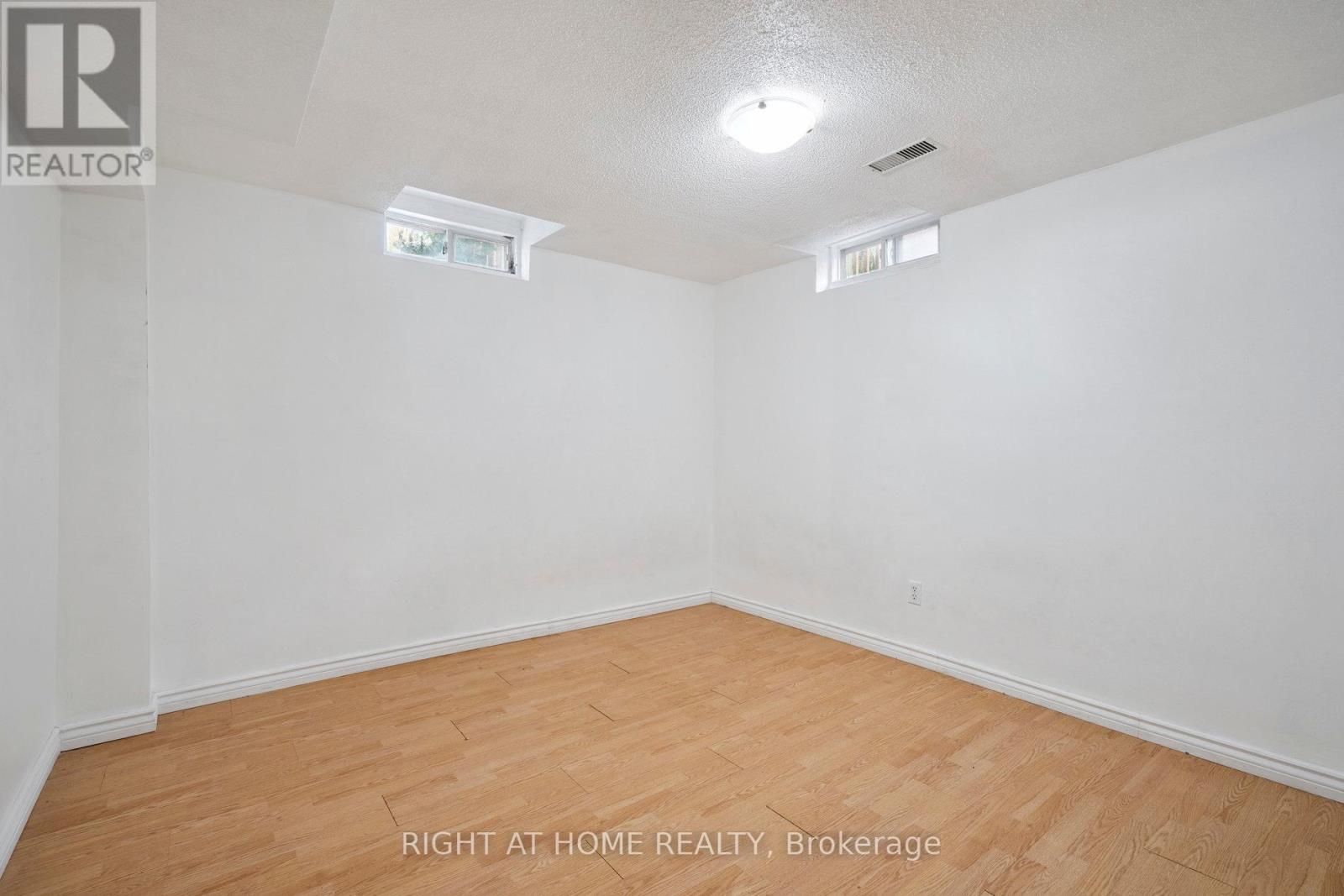 806 White Clover Way, Mississauga, Ontario  L5V 3C5 - Photo 25 - W12382594