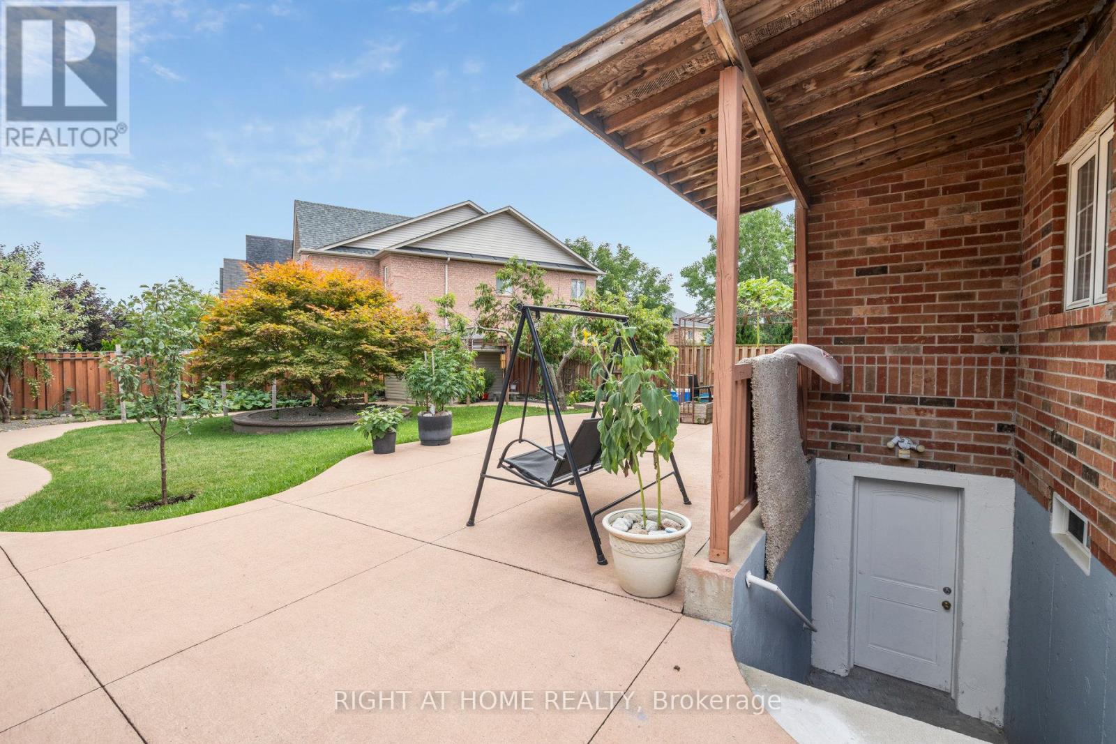 806 White Clover Way, Mississauga, Ontario  L5V 3C5 - Photo 26 - W12382594