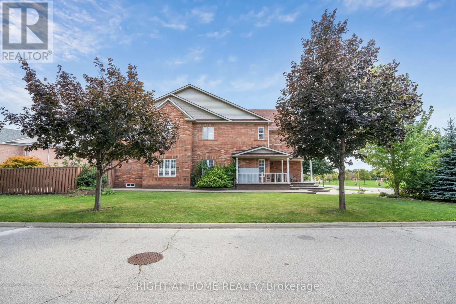806 White Clover Way, Mississauga, Ontario  L5V 3C5 - Photo 31 - W12382594