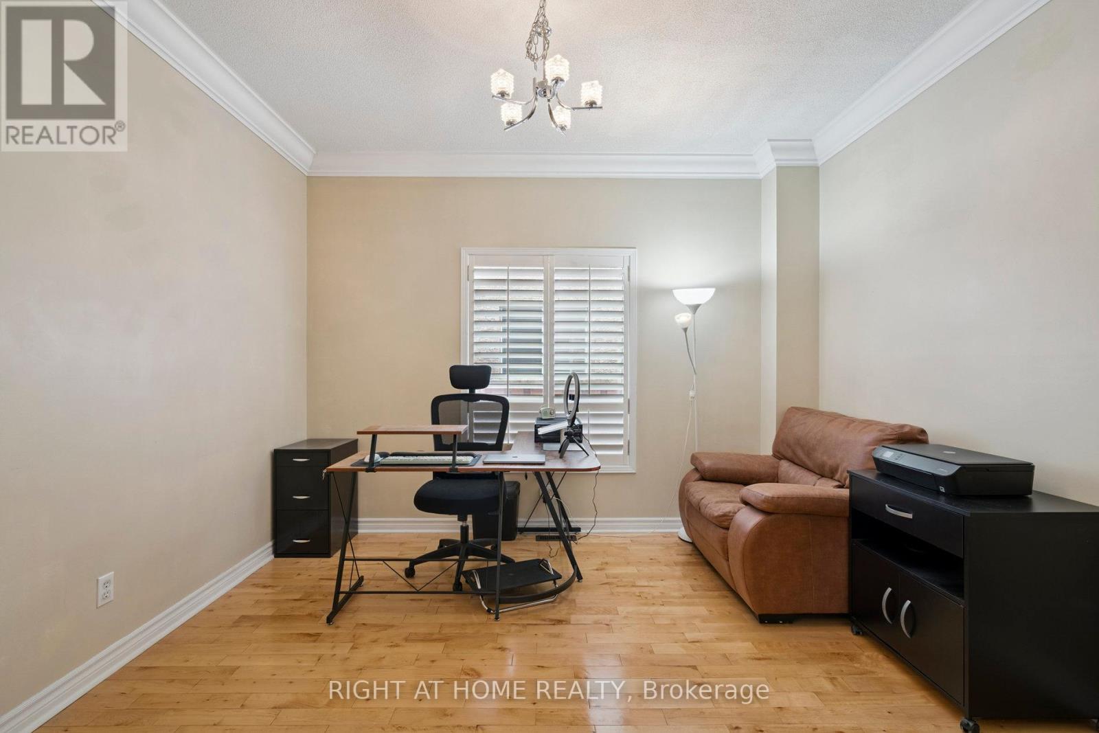 806 White Clover Way, Mississauga, Ontario  L5V 3C5 - Photo 7 - W12382594