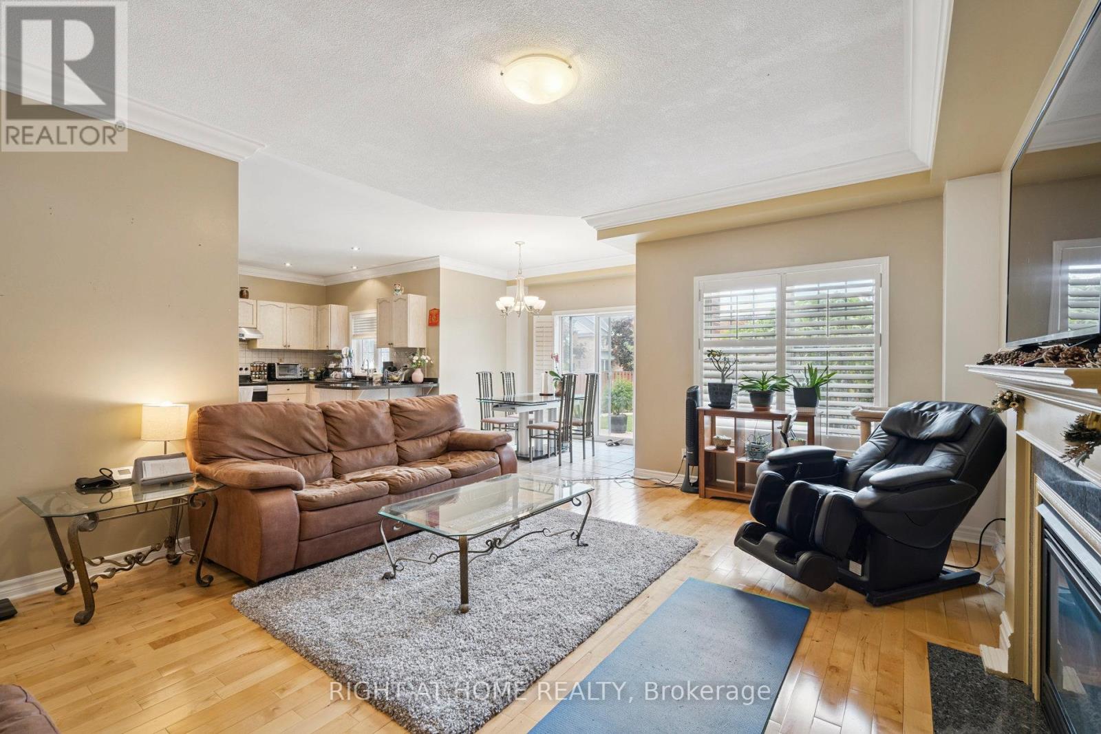 806 White Clover Way, Mississauga, Ontario  L5V 3C5 - Photo 9 - W12382594