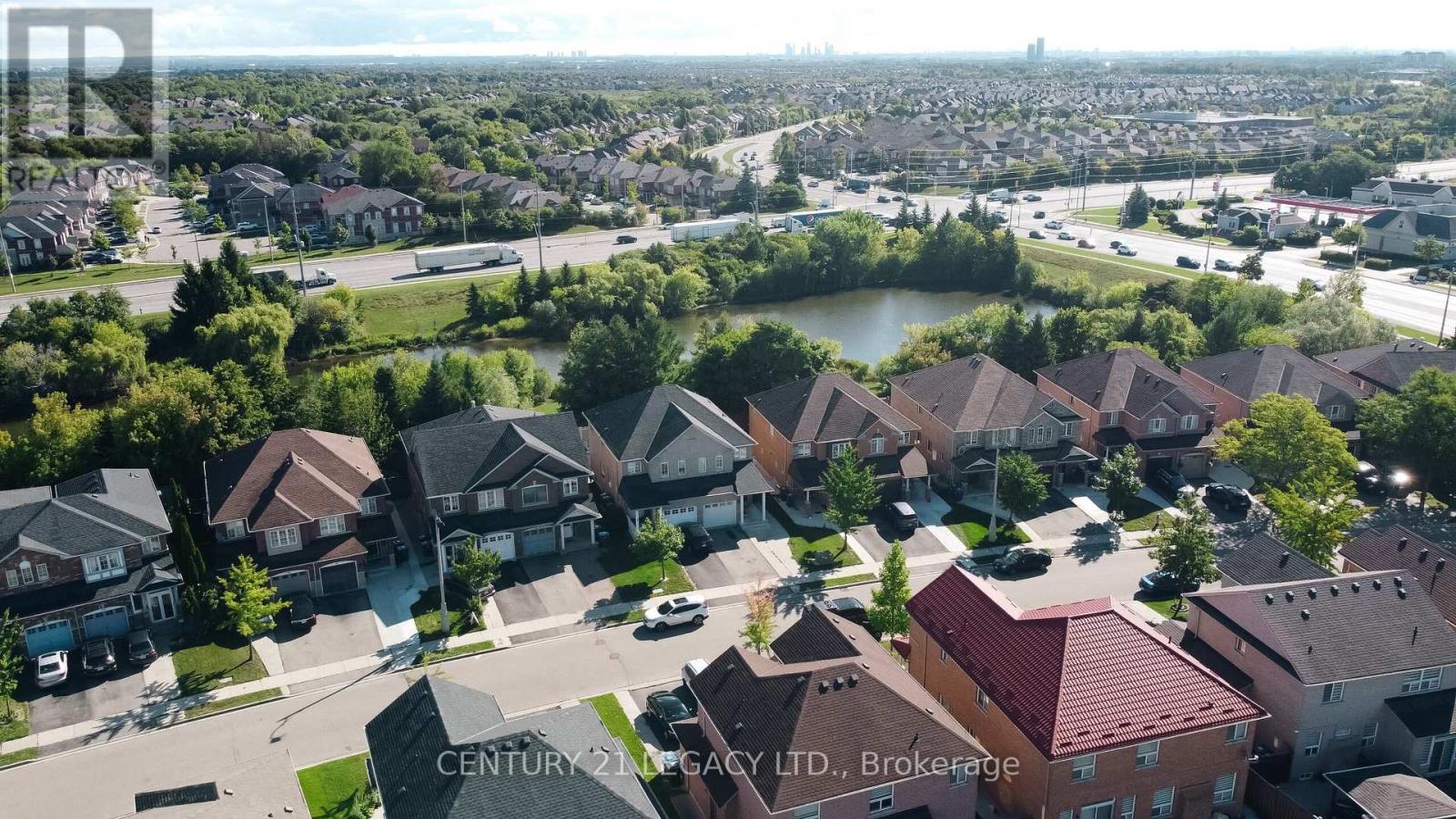 25 Revelstoke Place, Brampton, Ontario  L6R 3G3 - Photo 6 - W12382611