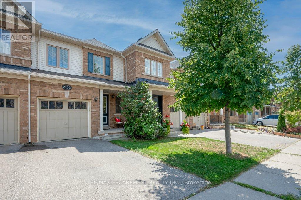 2152 Fiddlers Way, Oakville, Ontario  L6M 0M5 - Photo 2 - W12382612