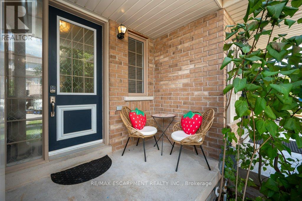 2152 Fiddlers Way, Oakville, Ontario  L6M 0M5 - Photo 3 - W12382612