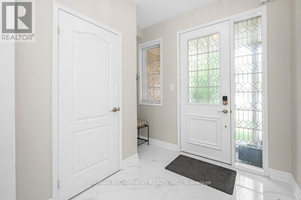 2152 Fiddlers Way, Oakville, Ontario  L6M 0M5 - Photo 5 - W12382612