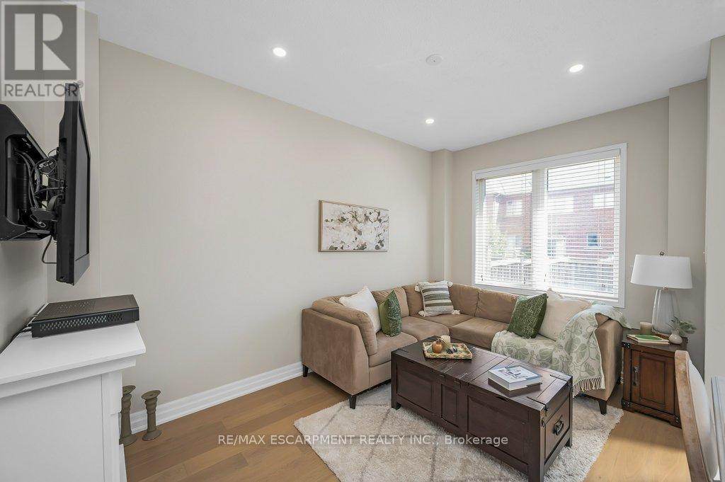 2152 Fiddlers Way, Oakville, Ontario  L6M 0M5 - Photo 9 - W12382612