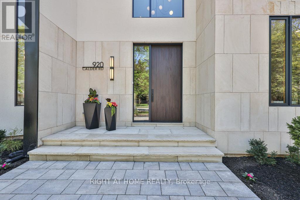 920 Calder Road, Mississauga, Ontario  L5J 2N7 - Photo 7 - W12382615