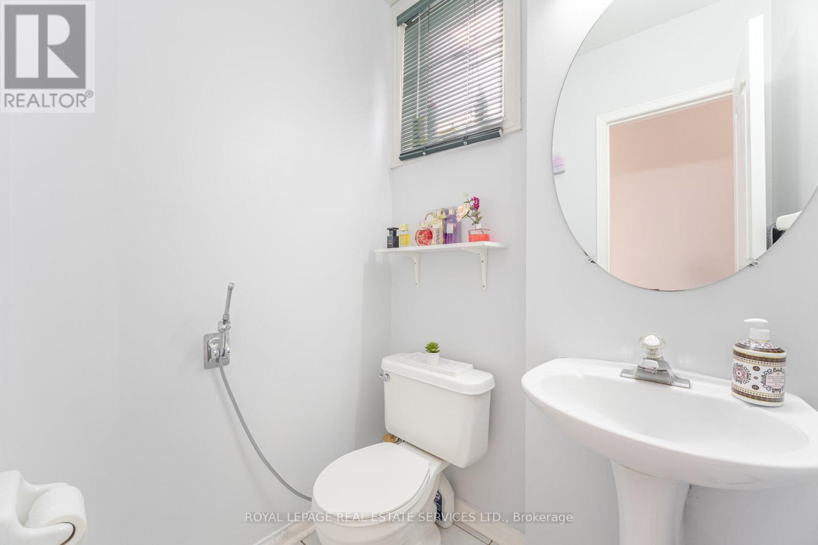 30 - 833 Scollard Court, Mississauga, Ontario  L5V 2B4 - Photo 13 - W12382622