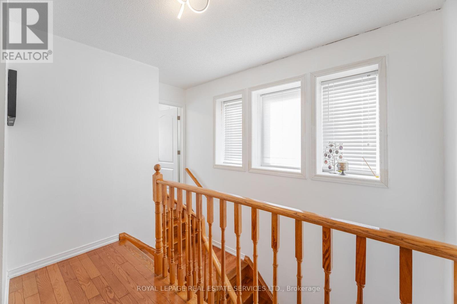 30 - 833 Scollard Court, Mississauga, Ontario  L5V 2B4 - Photo 16 - W12382622
