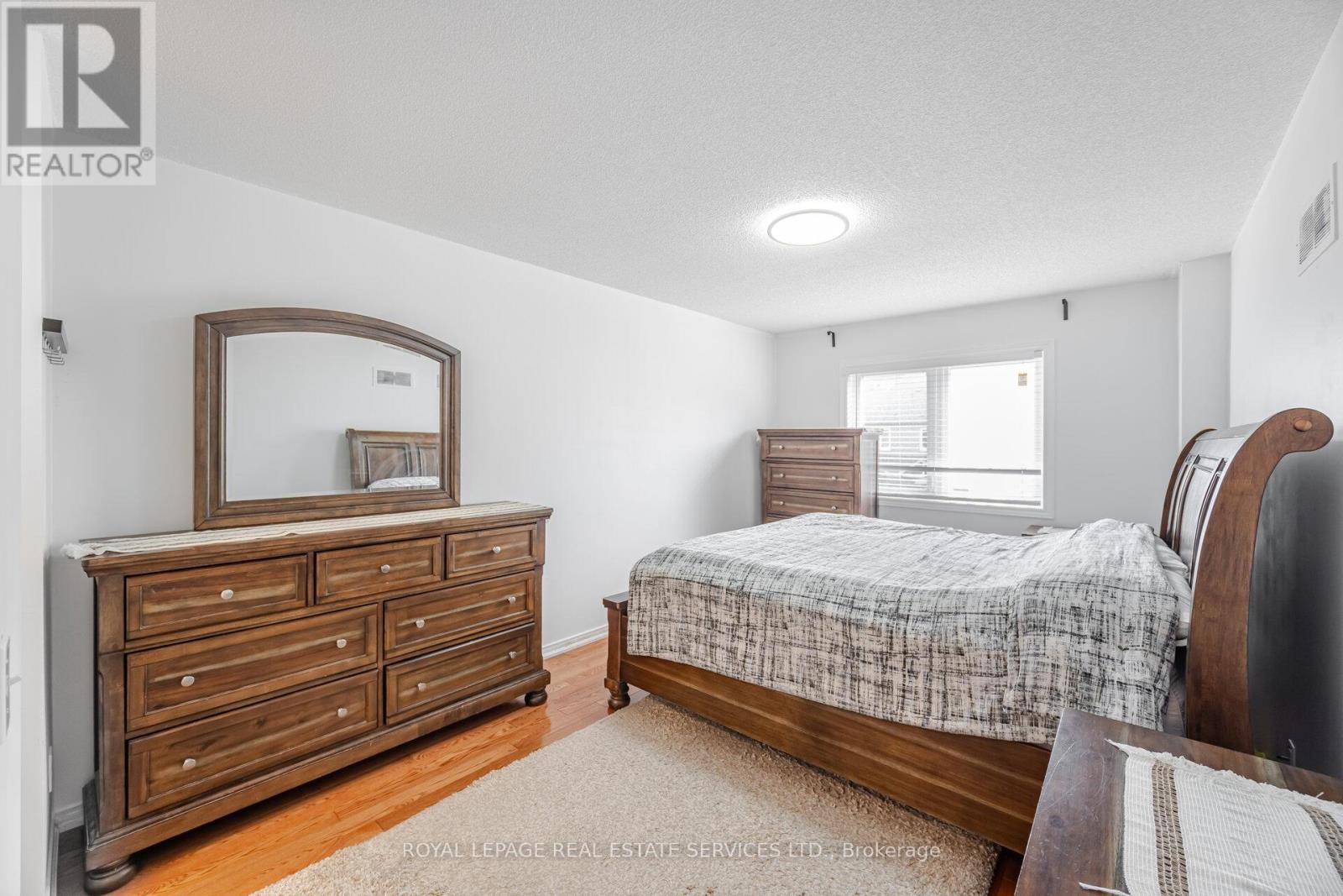 30 - 833 Scollard Court, Mississauga, Ontario  L5V 2B4 - Photo 17 - W12382622