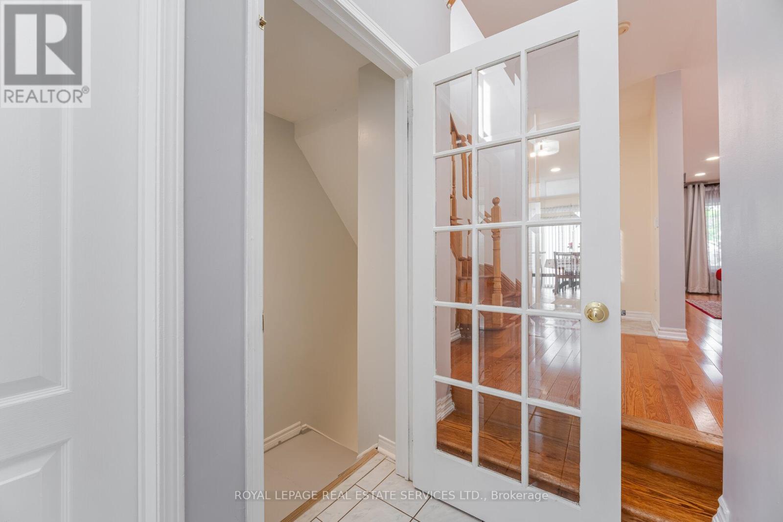 30 - 833 Scollard Court, Mississauga, Ontario  L5V 2B4 - Photo 29 - W12382622