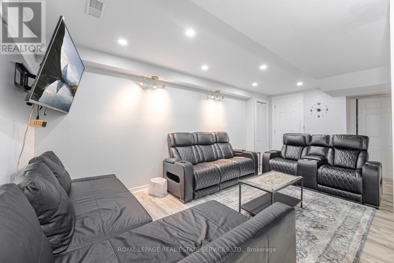 30 - 833 Scollard Court, Mississauga, Ontario  L5V 2B4 - Photo 31 - W12382622