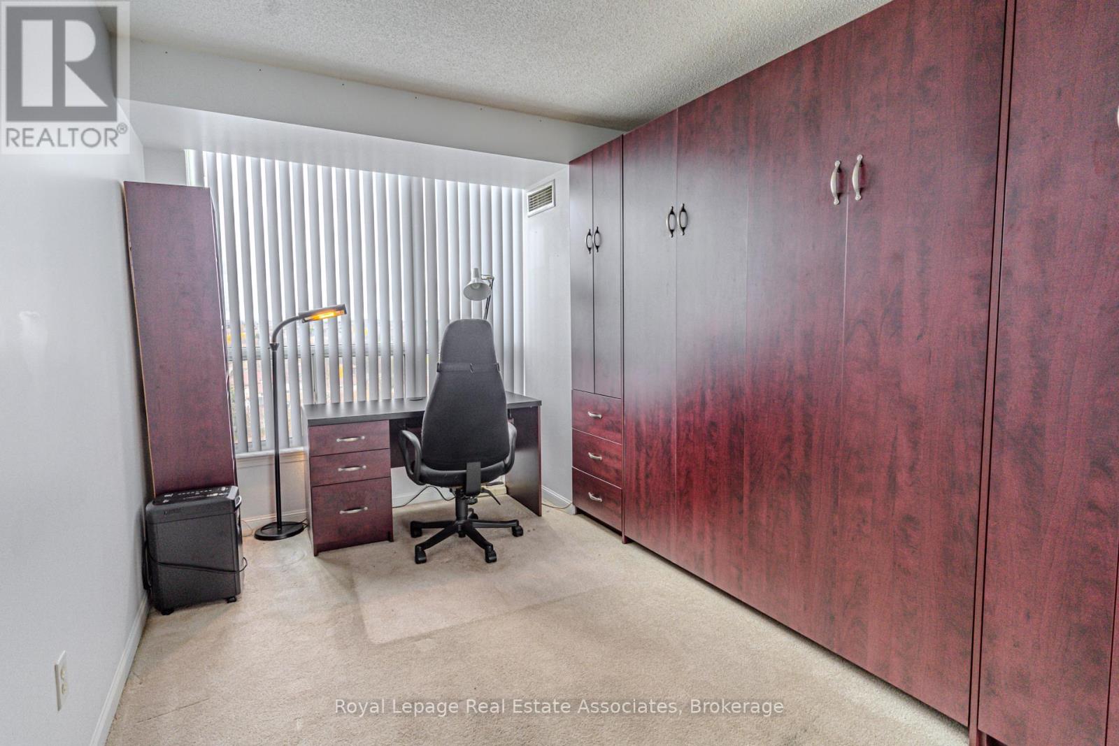 1112 - 12 Laurelcrest Street, Brampton, Ontario  L6S 5Y4 - Photo 10 - W12382630