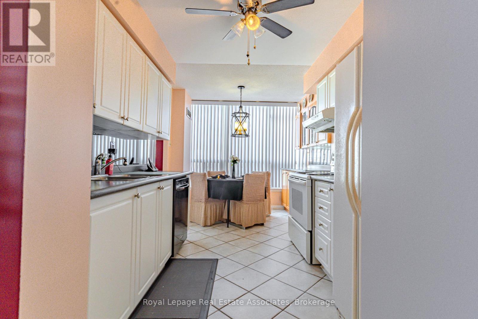 1112 - 12 Laurelcrest Street, Brampton, Ontario  L6S 5Y4 - Photo 7 - W12382630