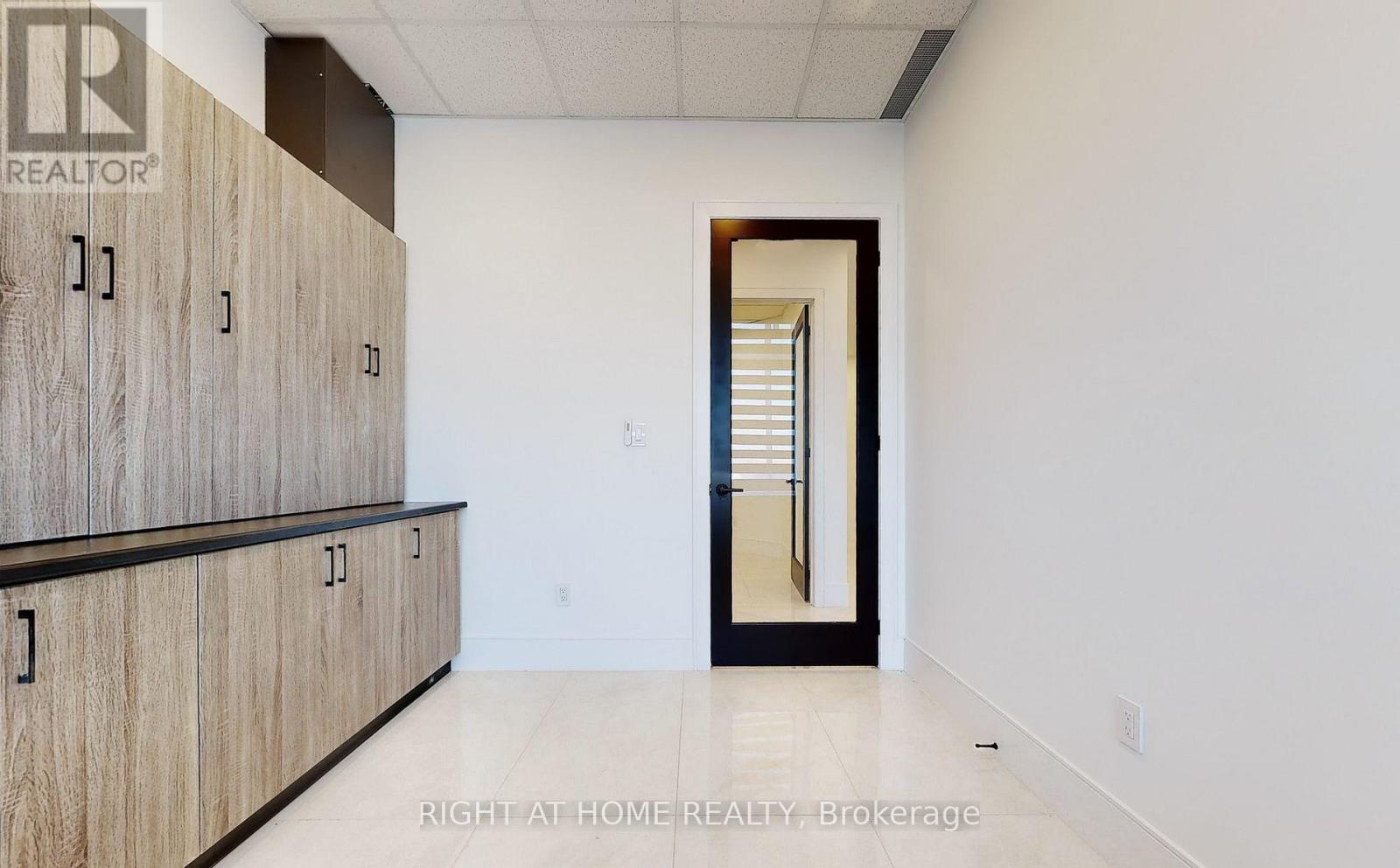 217 - 3465 Platinum Drive, Mississauga, Ontario  L5M 2S1 - Photo 5 - W12382636