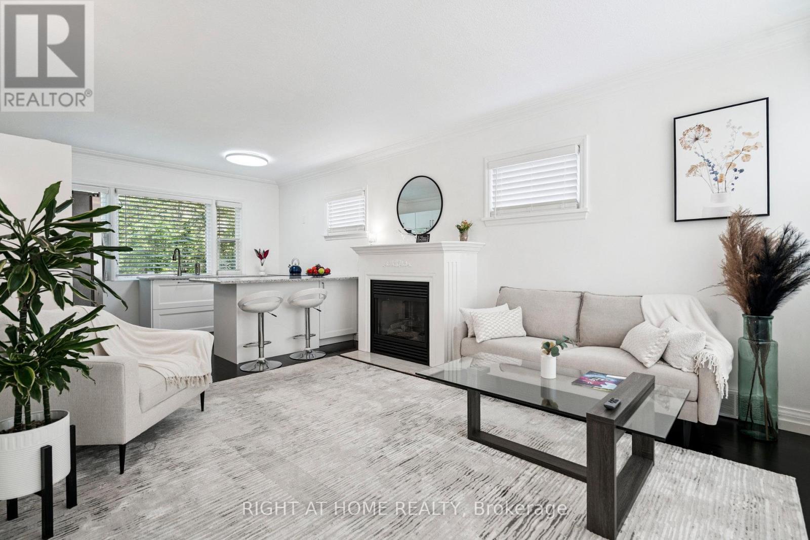 105 Glenridge Avenue, St. Catharines, Ontario  L2R 4X5 - Photo 9 - X12382631