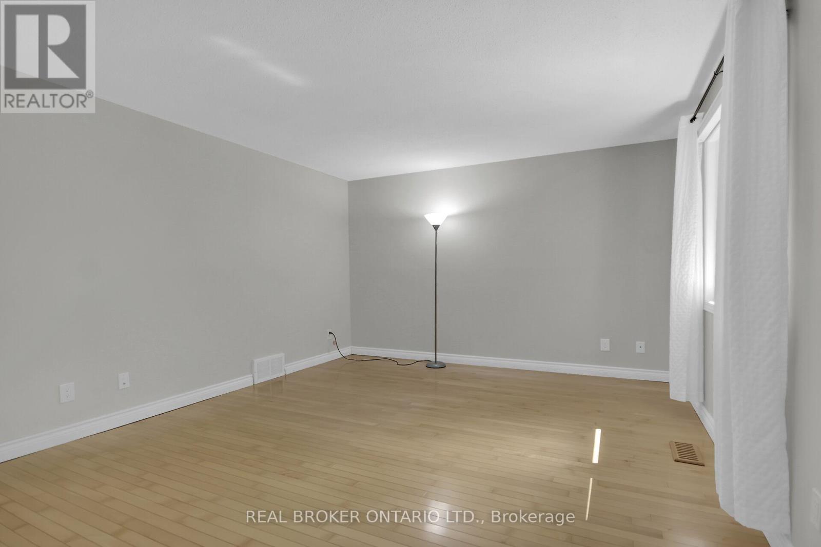 130 Chimo Drive, Ottawa, Ontario  K2L 2H6 - Photo 19 - X12382684