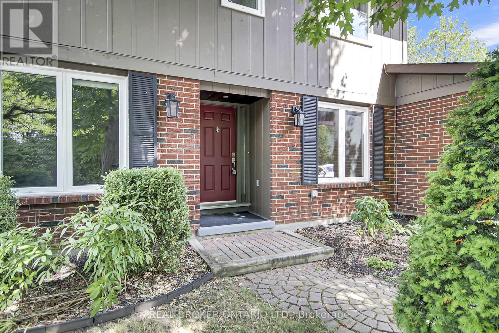 130 Chimo Drive, Ottawa, Ontario  K2L 2H6 - Photo 2 - X12382684