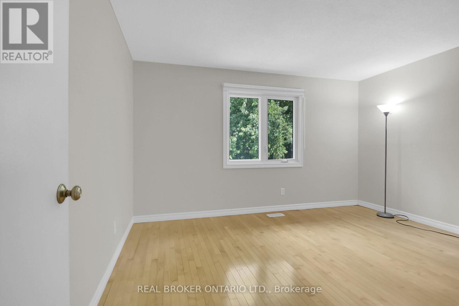 130 Chimo Drive, Ottawa, Ontario  K2L 2H6 - Photo 25 - X12382684