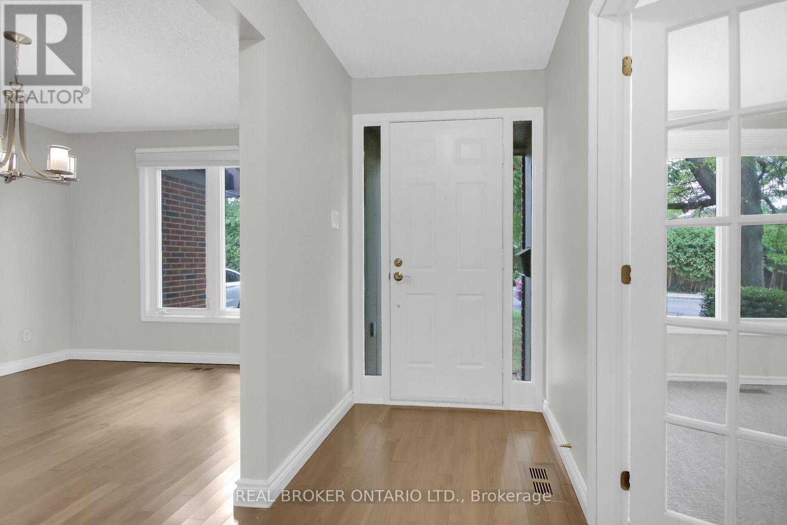 130 Chimo Drive, Ottawa, Ontario  K2L 2H6 - Photo 3 - X12382684