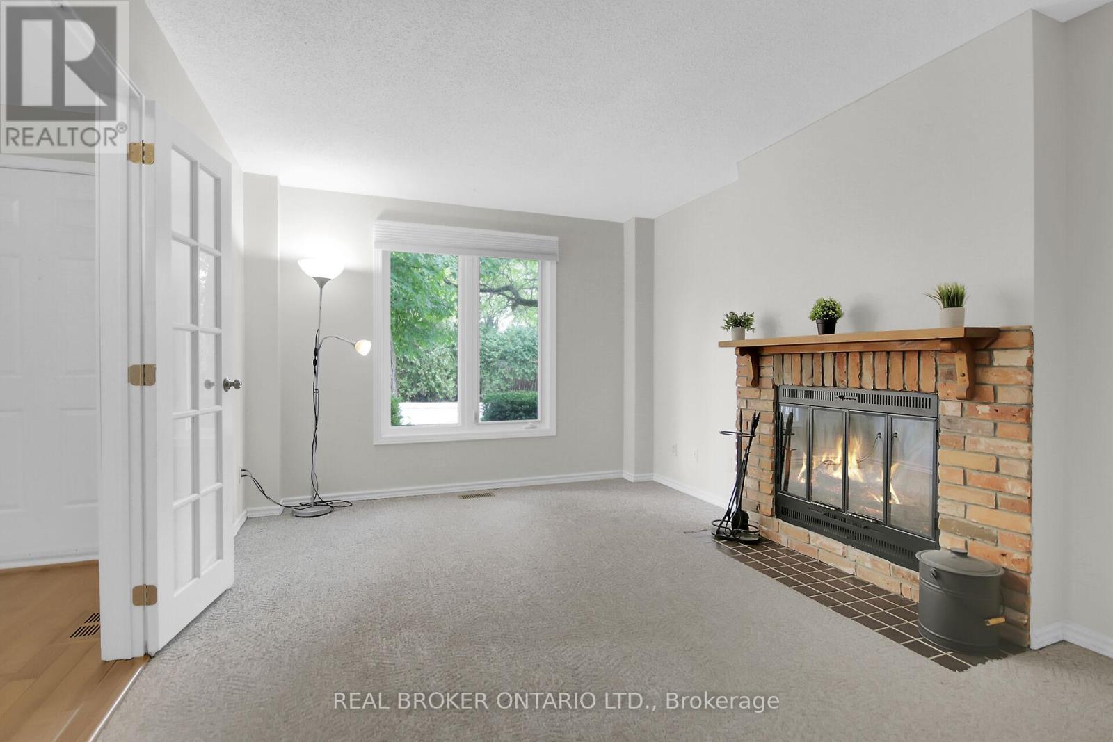 130 Chimo Drive, Ottawa, Ontario  K2L 2H6 - Photo 5 - X12382684