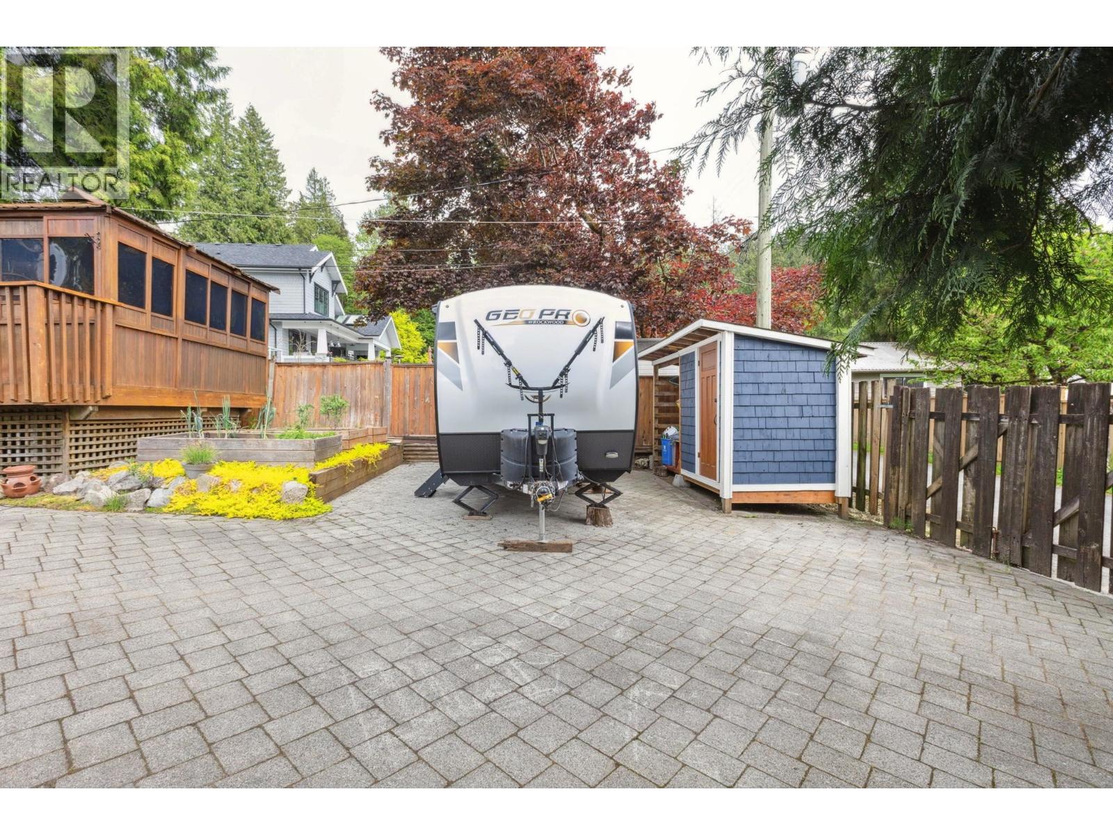 349 E 24th Street, North Vancouver, British Columbia  V7L 3E9 - Photo 32 - R3044014
