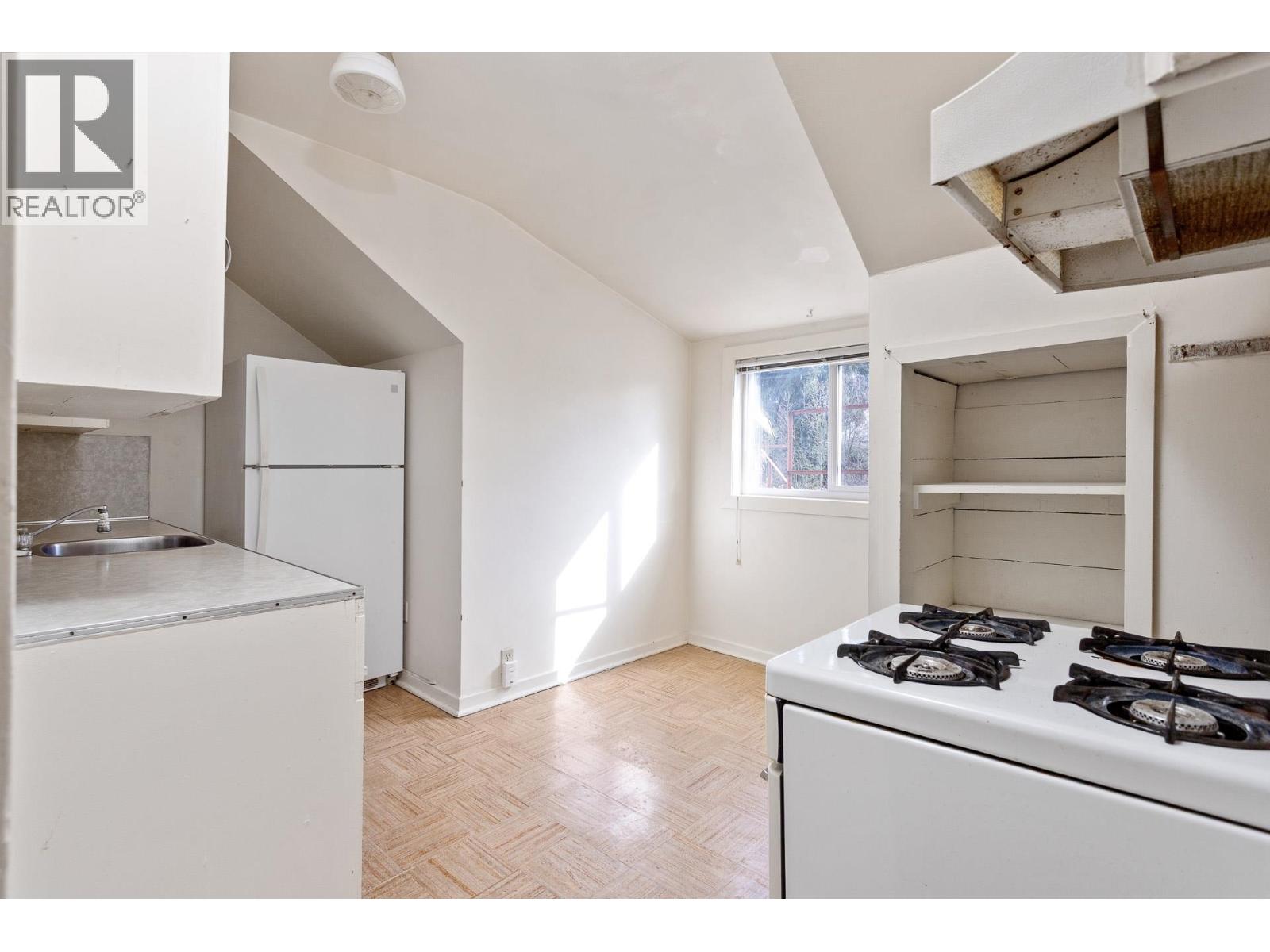2206 Musqueamview Street, Vancouver, British Columbia  V6K 4G9 - Photo 33 - R3042634