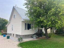 Property: 19 Government Road, Moosehorn, Manitoba