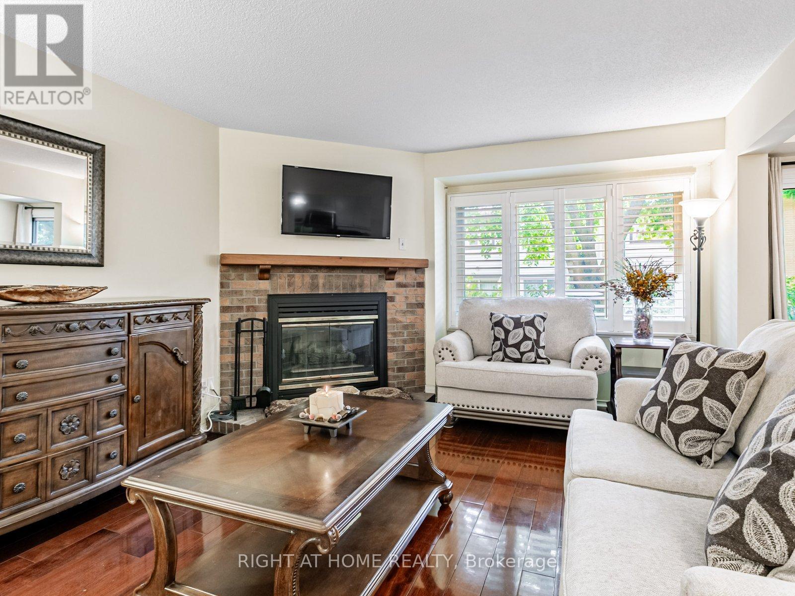 115 - 2275 Credit Valley Road, Mississauga (Central Erin Mills), Ontario  L5M 4N5 - Photo 3 - W12339927