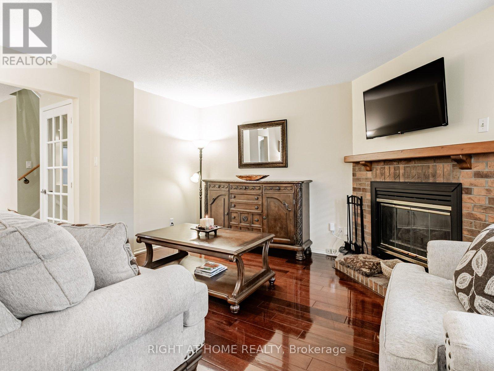 115 - 2275 Credit Valley Road, Mississauga (Central Erin Mills), Ontario  L5M 4N5 - Photo 5 - W12339927