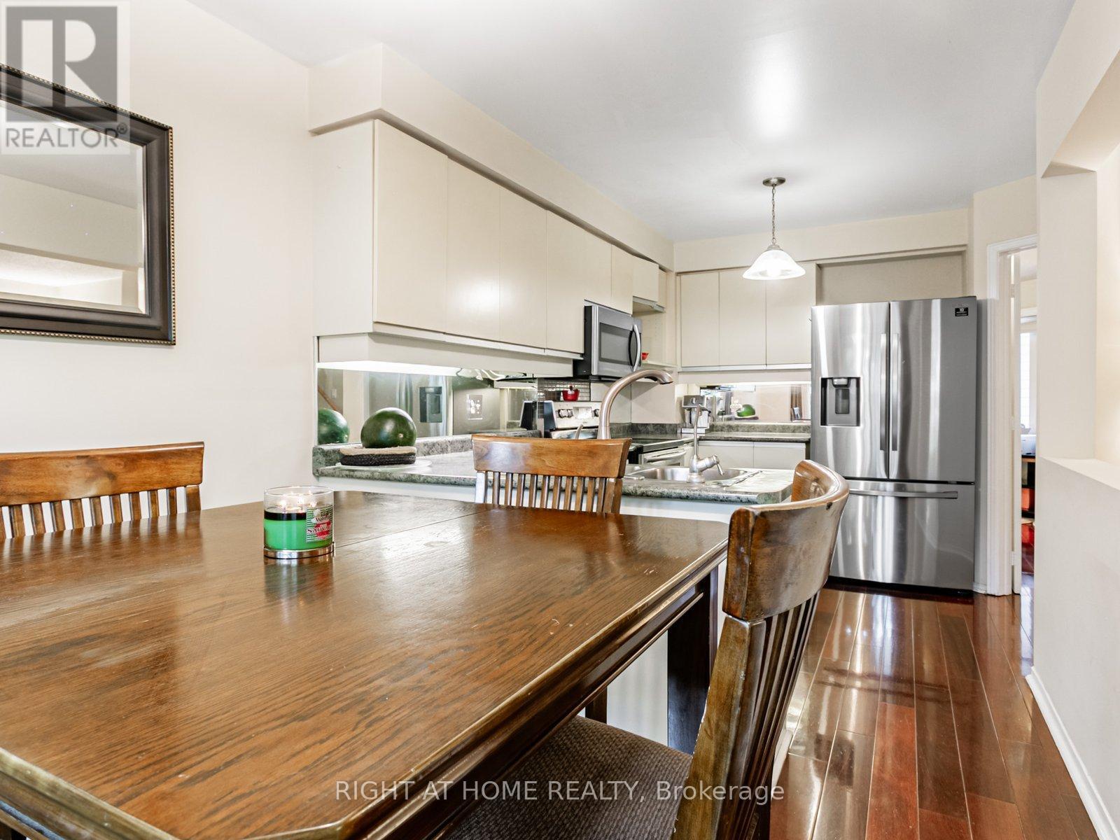 115 - 2275 Credit Valley Road, Mississauga (Central Erin Mills), Ontario  L5M 4N5 - Photo 7 - W12339927