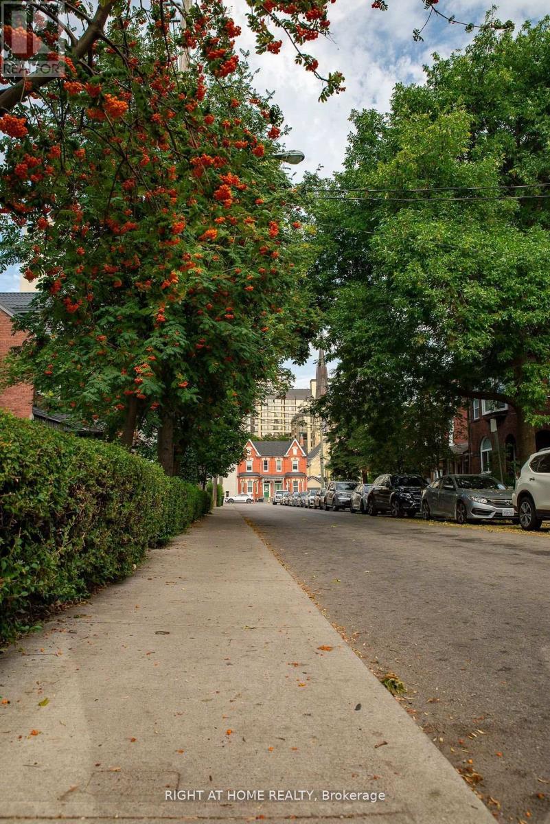 28 D'arcy Street, Toronto, Ontario  M5T 1J7 - Photo 6 - C12382663
