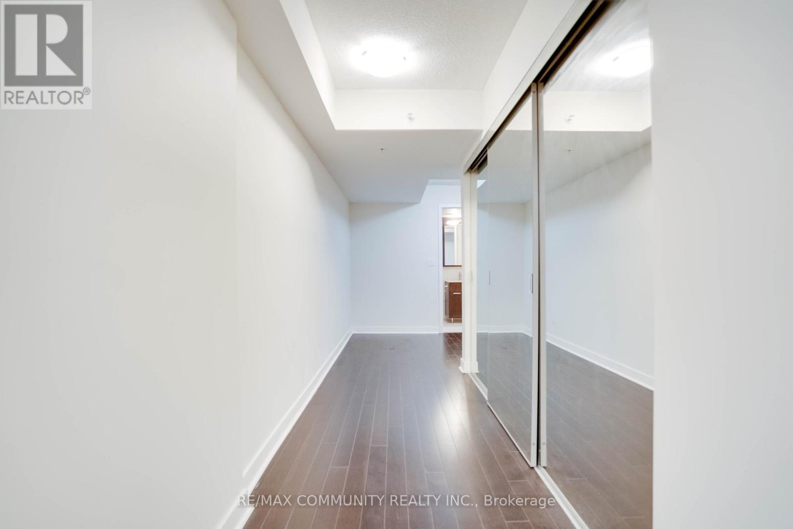 824 - 295 Adelaide Street W, Toronto, Ontario  M5V 1P7 - Photo 4 - C12382674