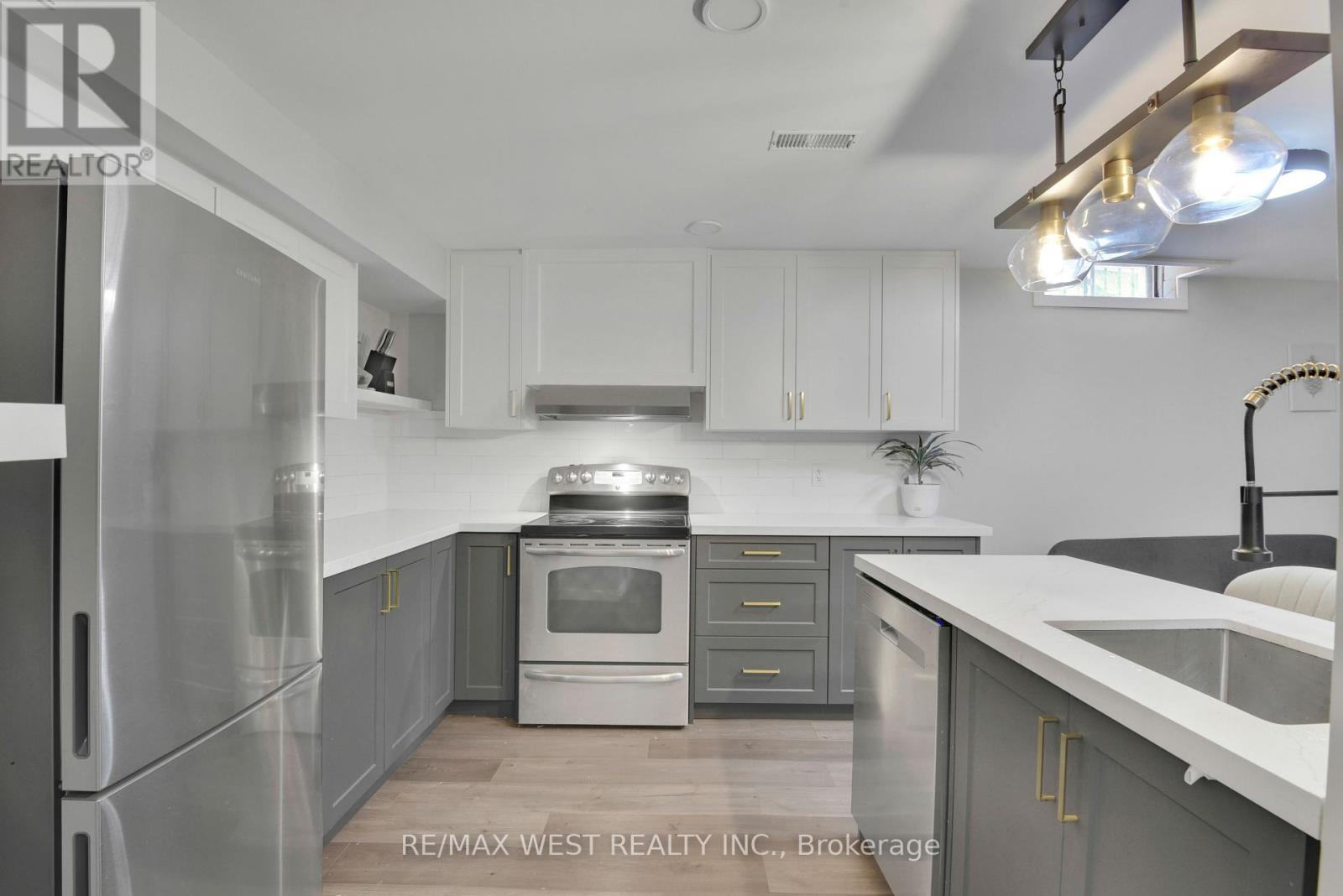 703 Mountjoy Court, Oshawa, Ontario  L1K 1W8 - Photo 11 - E12382658