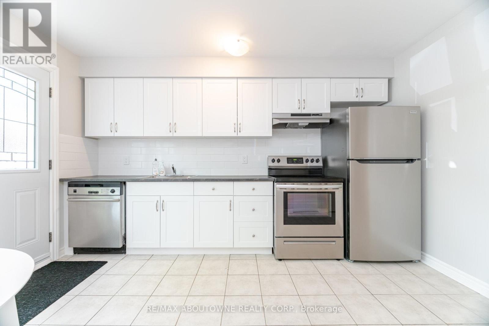 674 Francis Road, Burlington, Ontario  L7T 3X7 - Photo 16 - W12382660