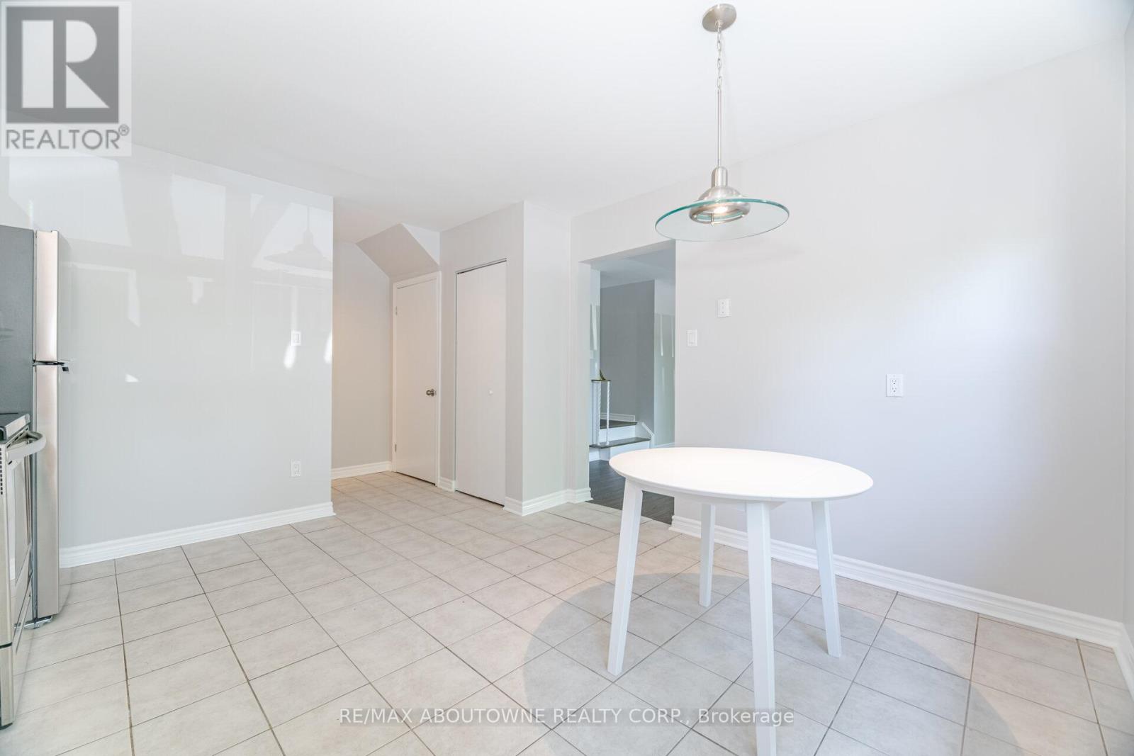 674 Francis Road, Burlington, Ontario  L7T 3X7 - Photo 18 - W12382660
