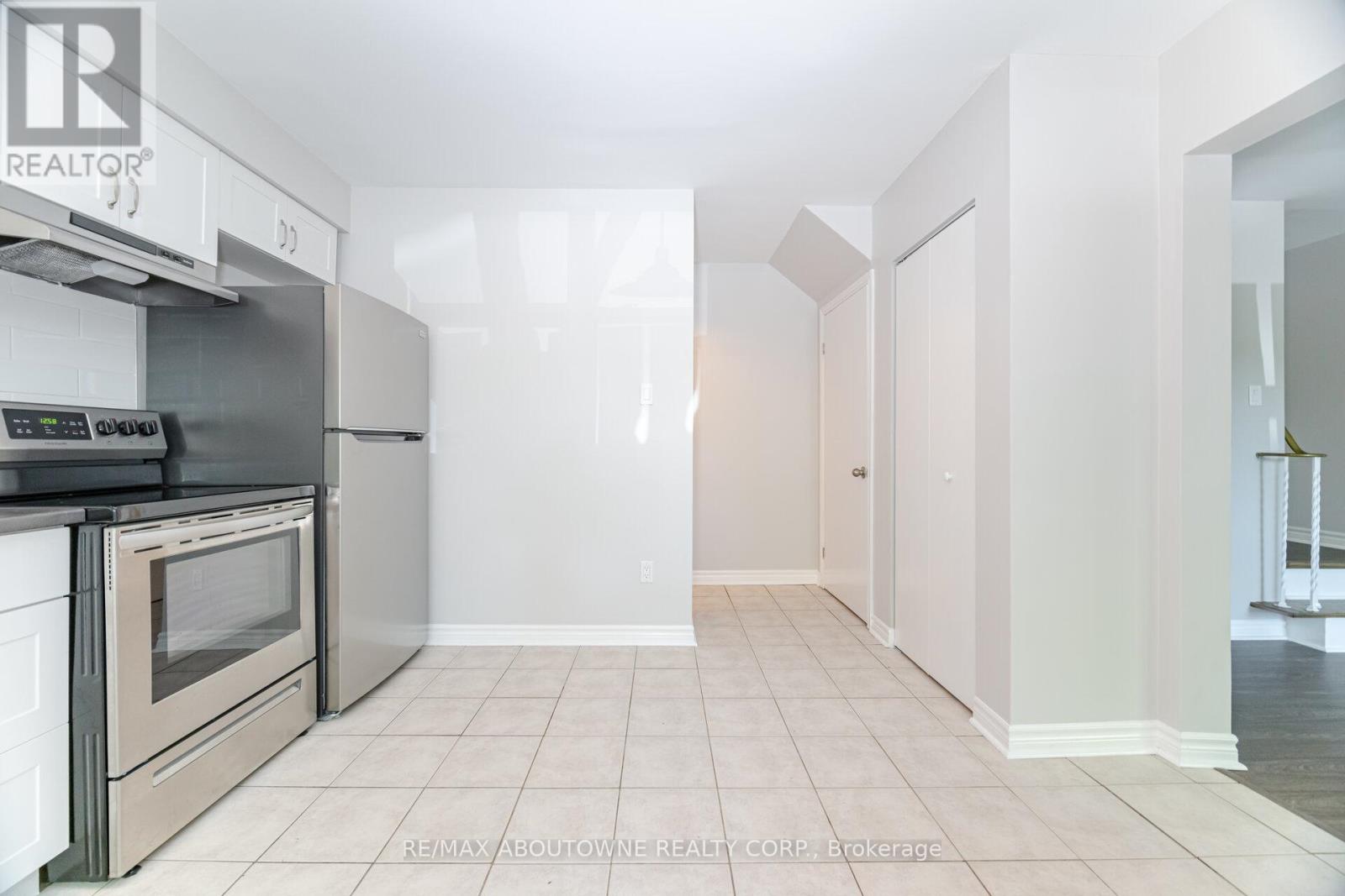 674 Francis Road, Burlington, Ontario  L7T 3X7 - Photo 19 - W12382660