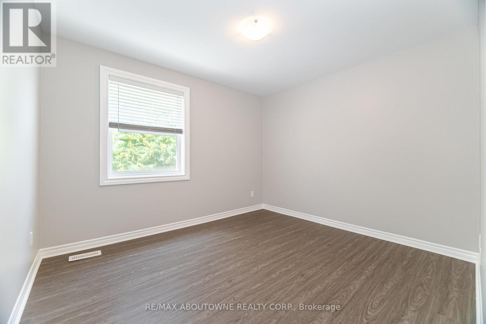 674 Francis Road, Burlington, Ontario  L7T 3X7 - Photo 23 - W12382660